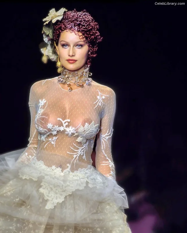 Laetitia Casta photo 10 of 210