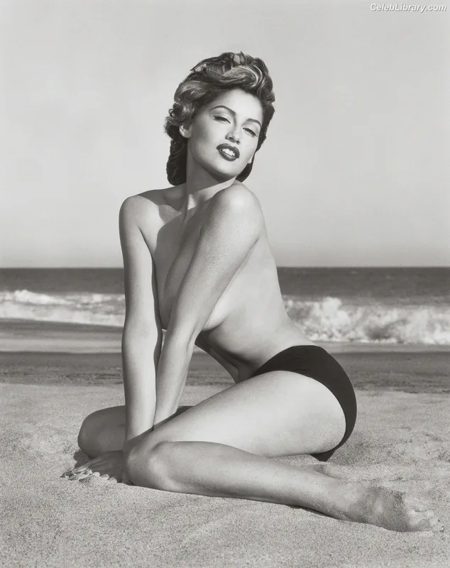 Laetitia Casta photo 23 of 210