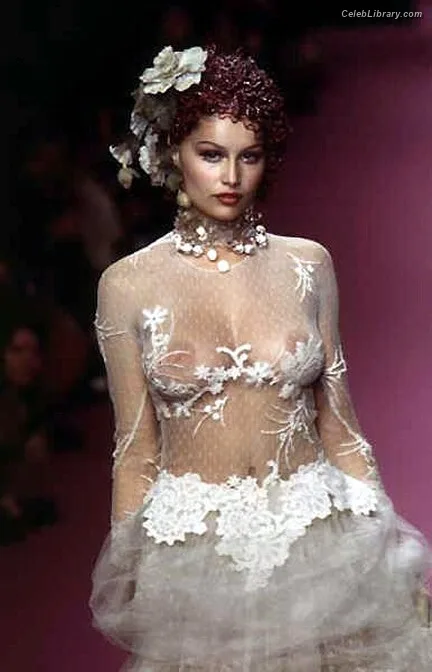 Laetitia Casta photo 15 of 210