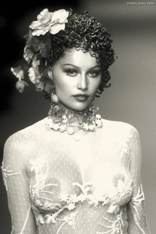 Laetitia Casta photo 10 of 210