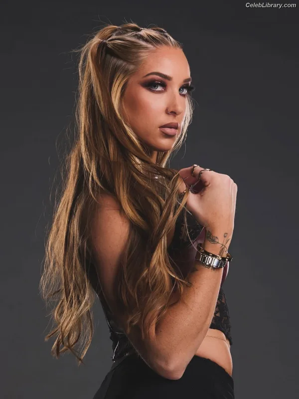 Lainey Reid photo 1 of 190