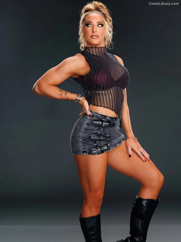 Lainey Reid photo 1 of 190