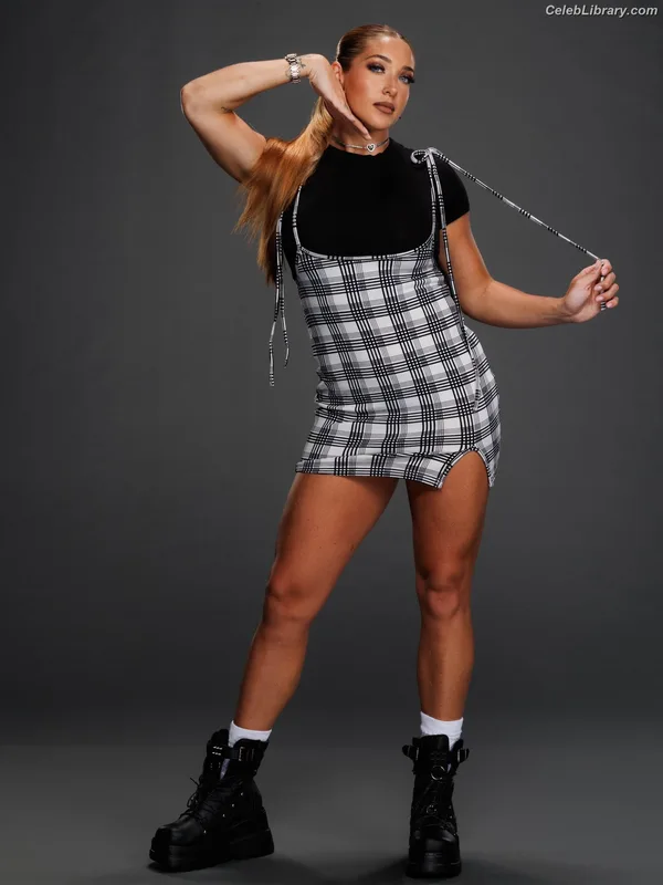Lainey Reid photo 22 of 190