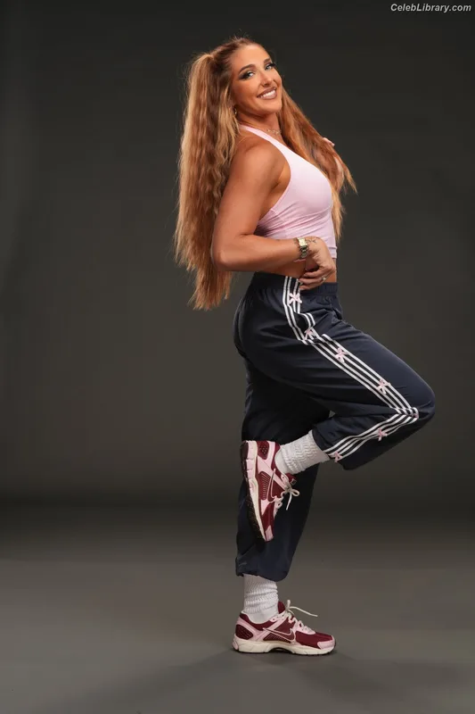 Lainey Reid photo 3 of 190