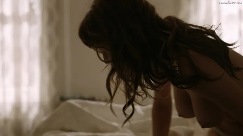 Lake Bell photo 7 of 255