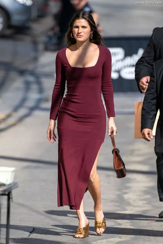 Lake Bell photo 19 of 255