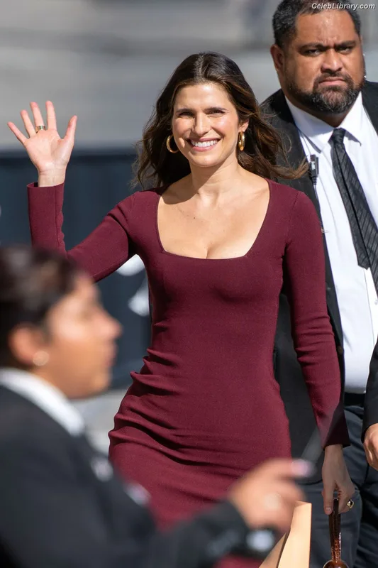 Lake Bell photo 20 of 255