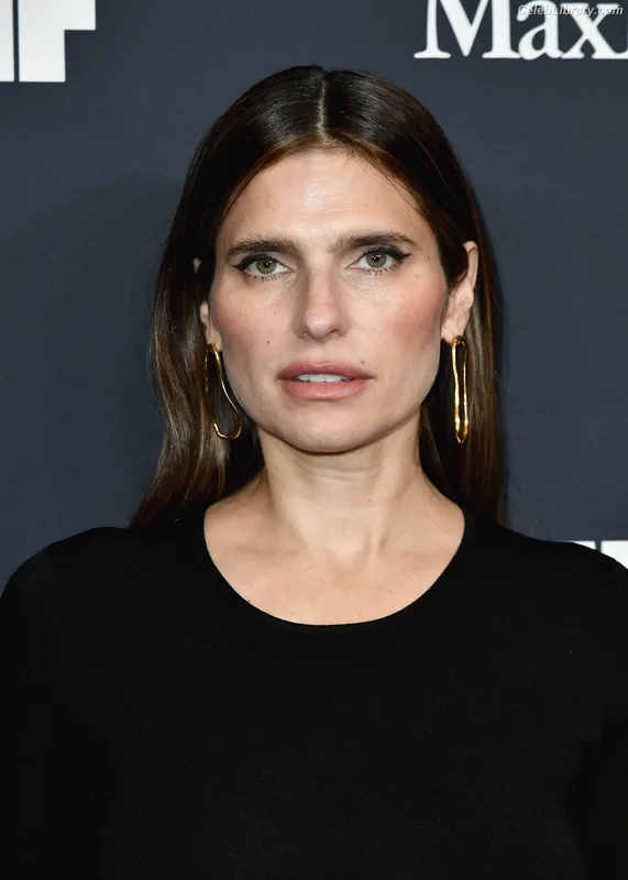 Lake Bell photo 12 of 255