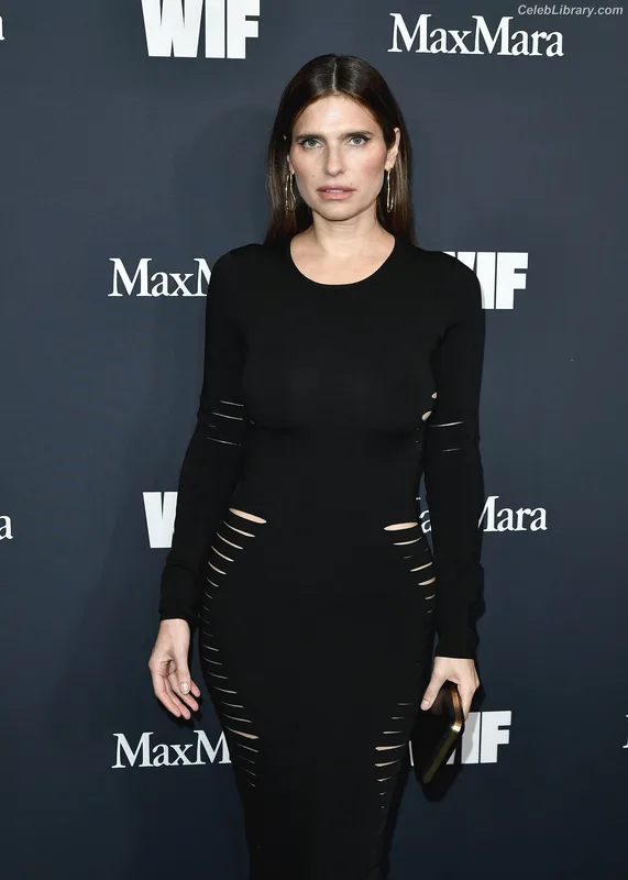 Lake Bell photo 16 of 255
