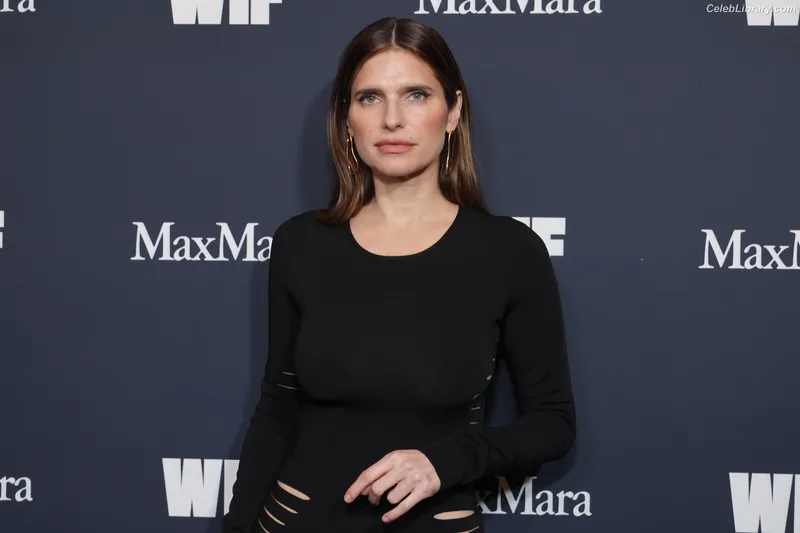 Lake Bell photo 13 of 255