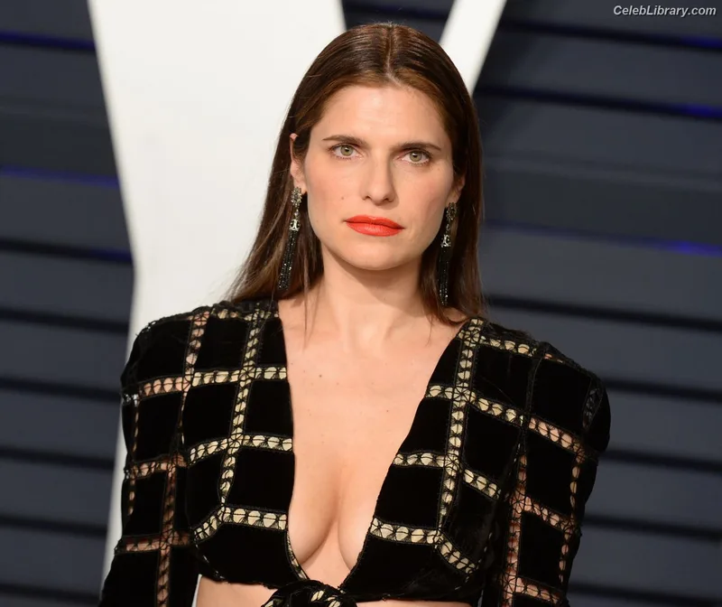 Lake Bell photo 18 of 255