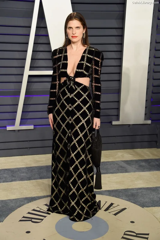 Lake Bell photo 22 of 255