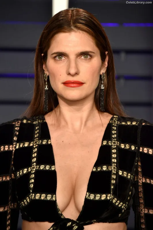 Lake Bell photo 23 of 255