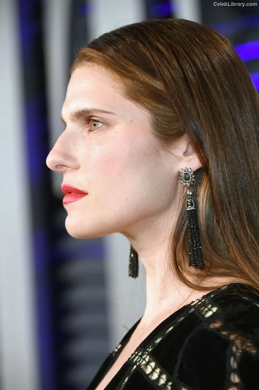 Lake Bell photo 1 of 255