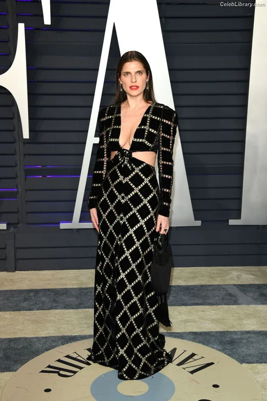 Lake Bell photo 3 of 255