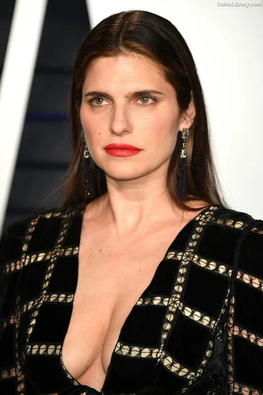 Lake Bell photo 4 of 255