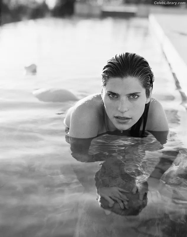 Lake Bell photo 13 of 255