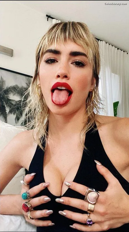 Lali Esposito photo 2 of 118