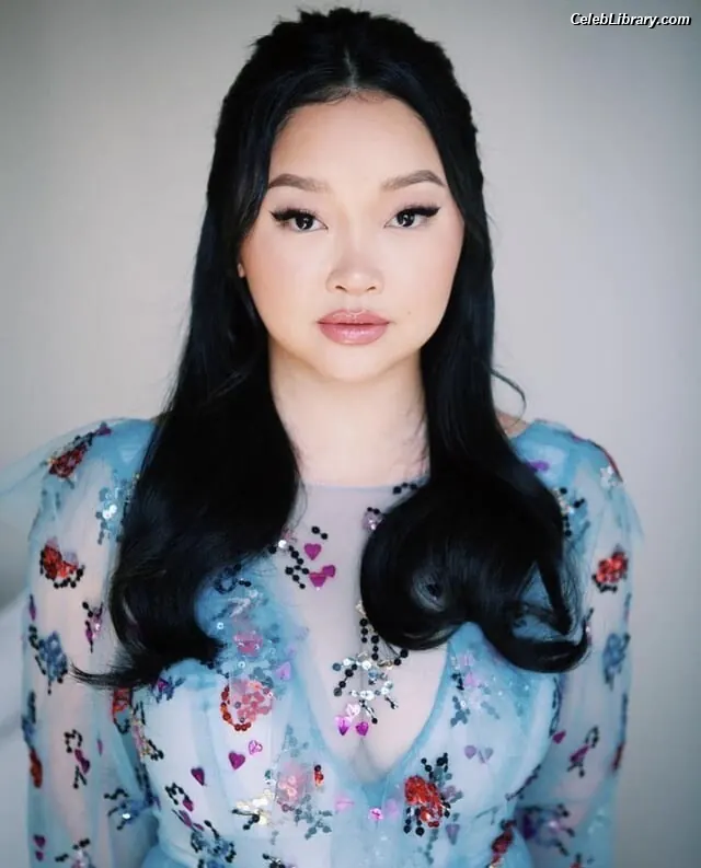 Lana Condor photo 12 of 493