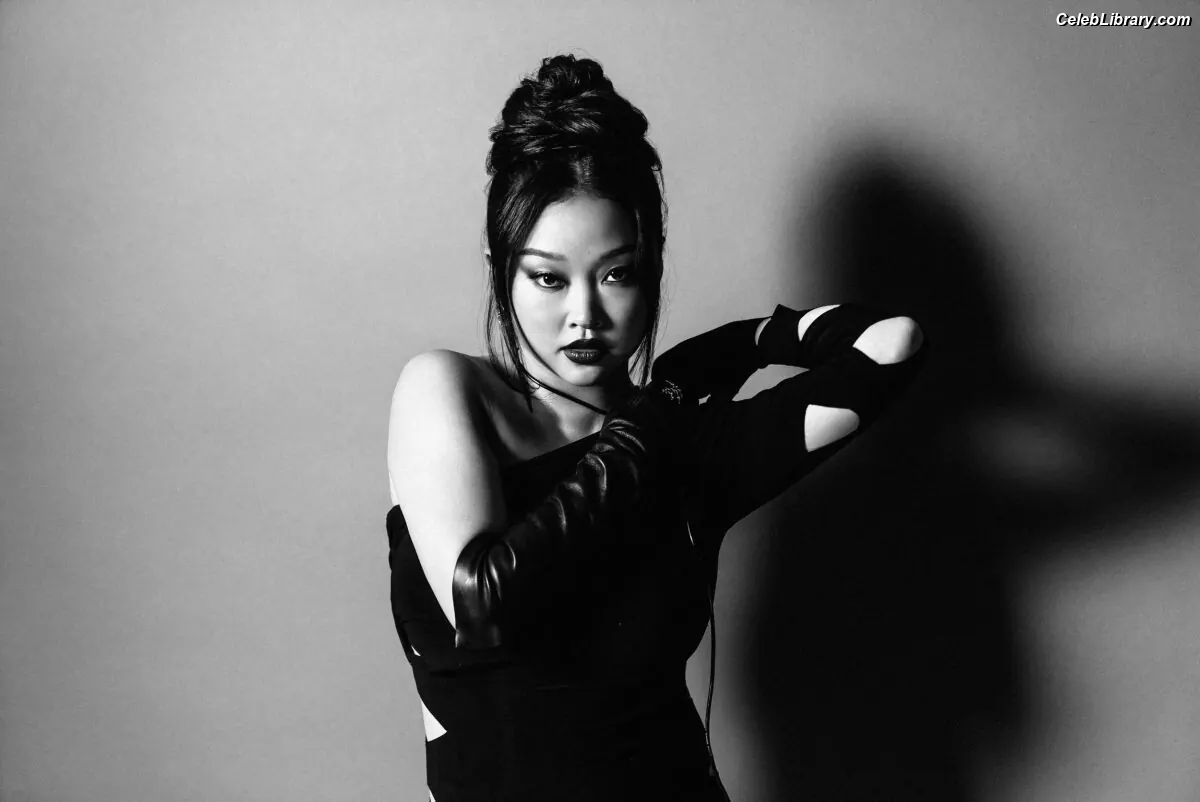 Lana Condor photo 14 of 493