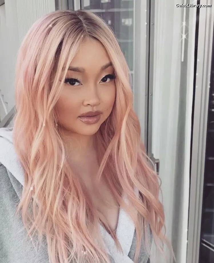 Lana Condor photo 8 of 493