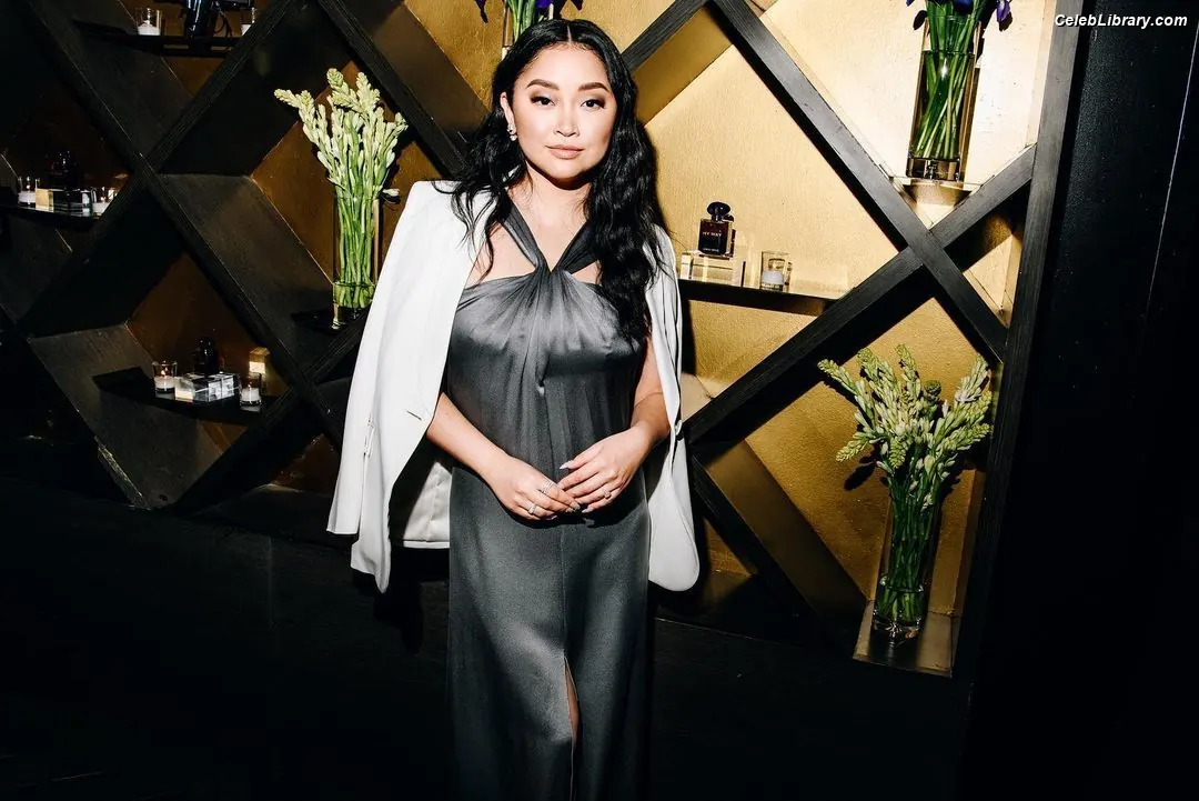 Lana Condor photo 21 of 493