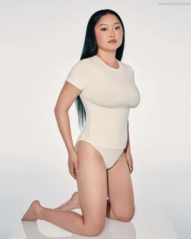 Lana Condor photo 2 of 492