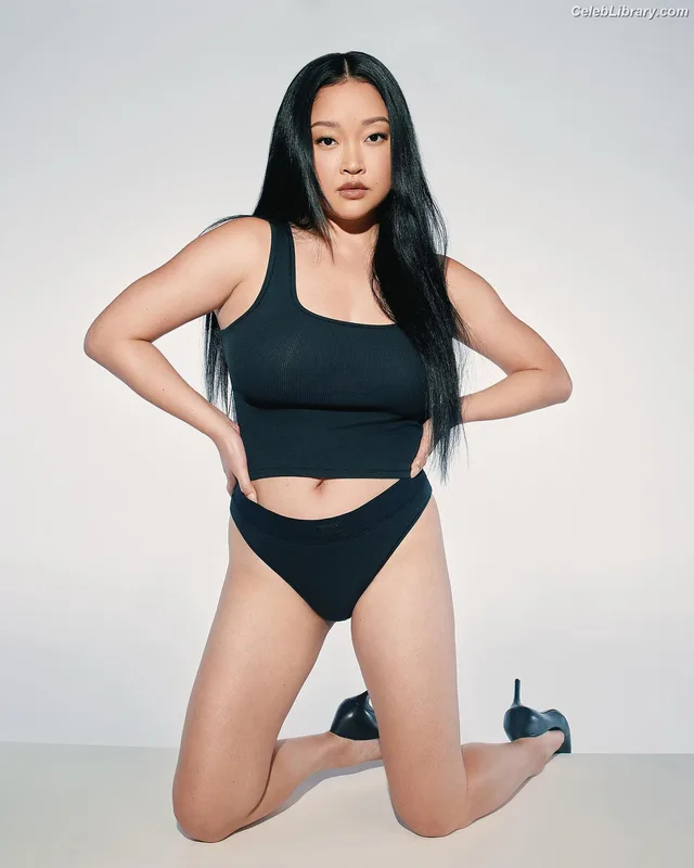 Lana Condor photo 4 of 492