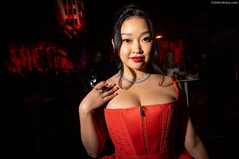 Lana Condor photo 8 of 492
