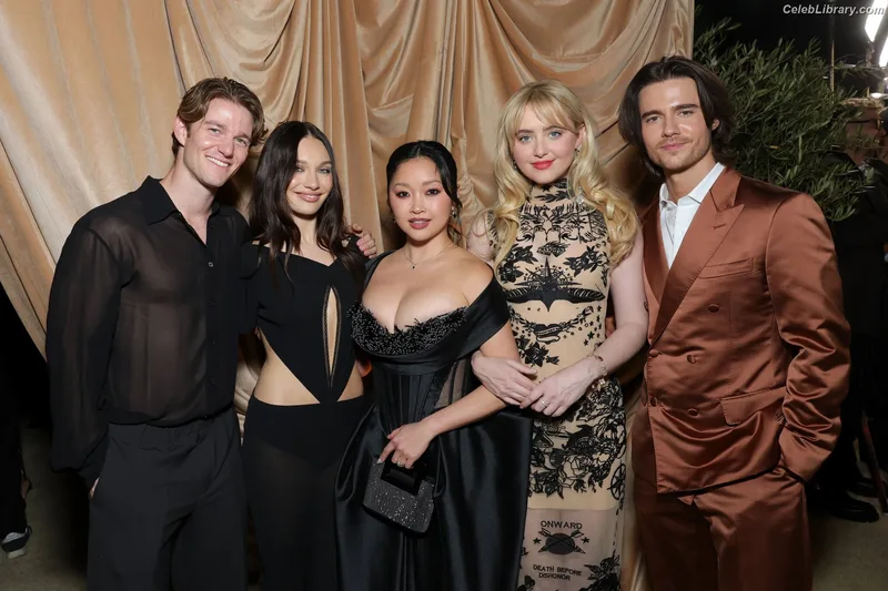Lana Condor photo 14 of 492