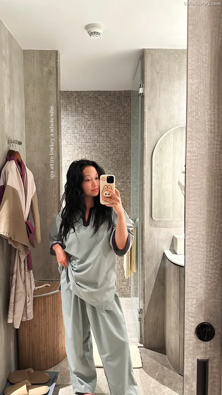 Lana Condor photo 3 of 492