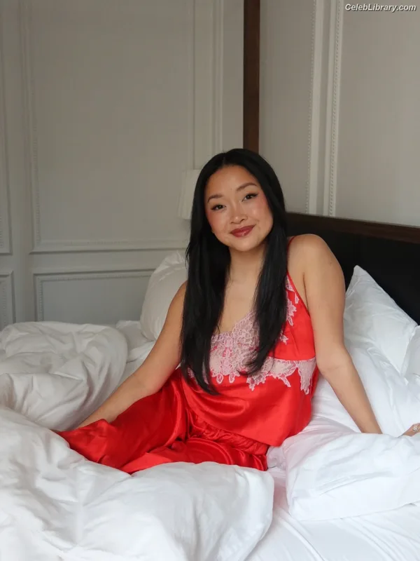 Lana Condor photo 6 of 492
