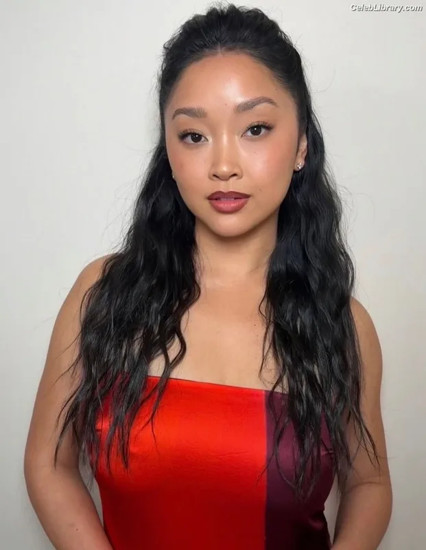 Lana Condor photo 10 of 492
