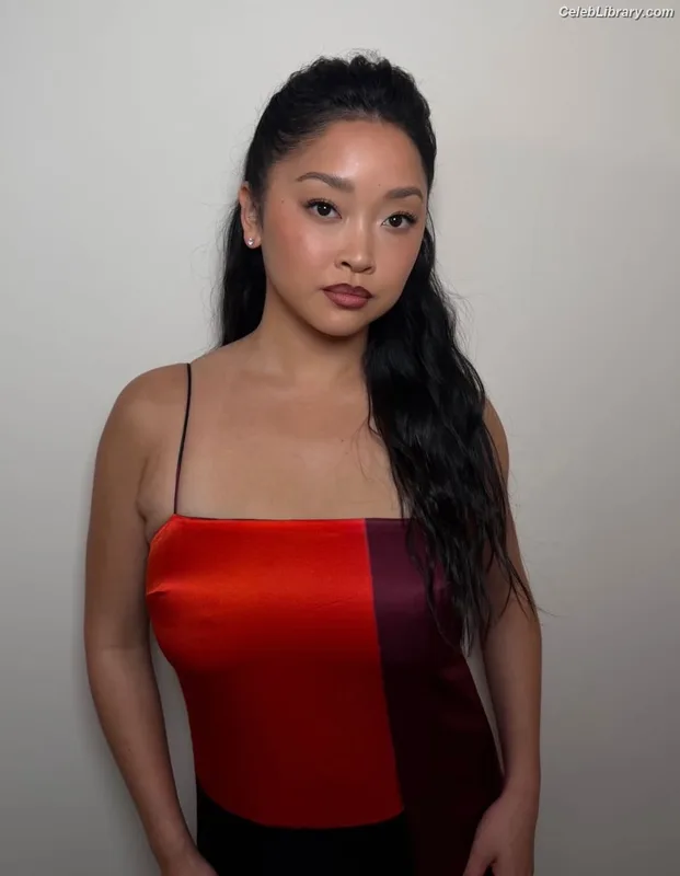 Lana Condor photo 11 of 492
