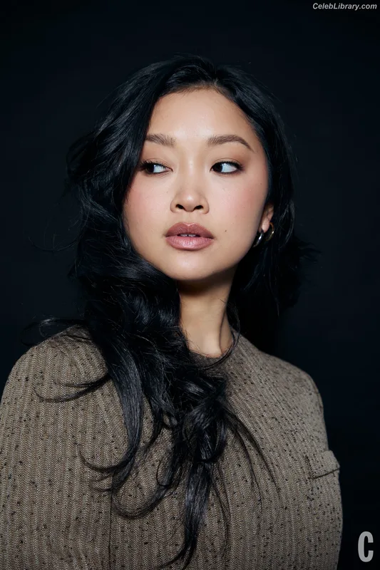 Lana Condor photo 14 of 492