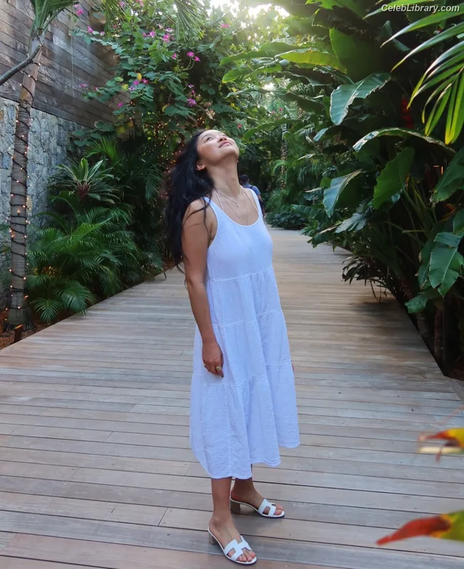 Lana Condor photo 18 of 492