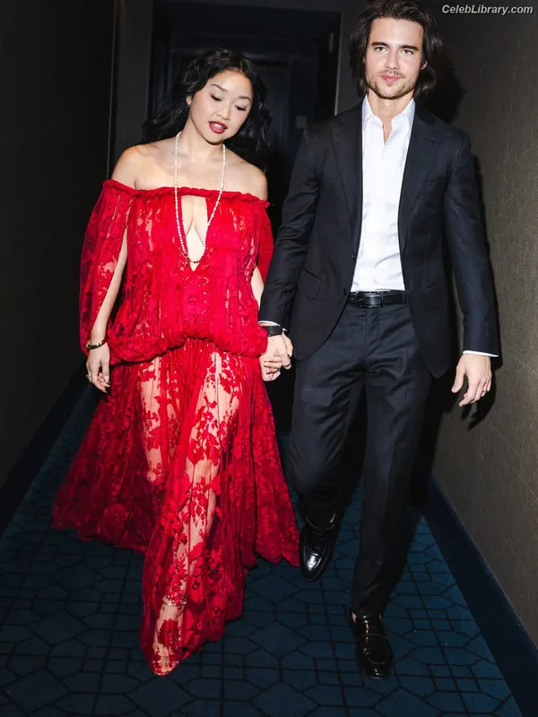 Lana Condor photo 1 of 492