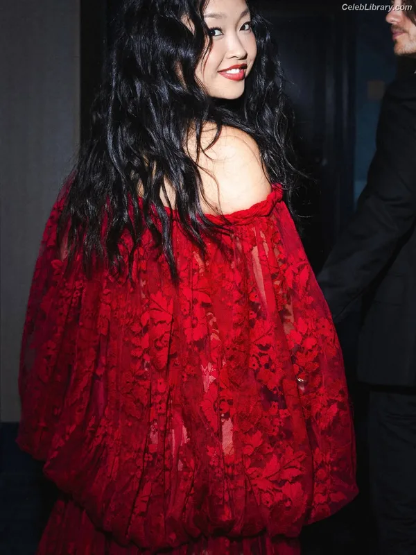Lana Condor photo 3 of 492