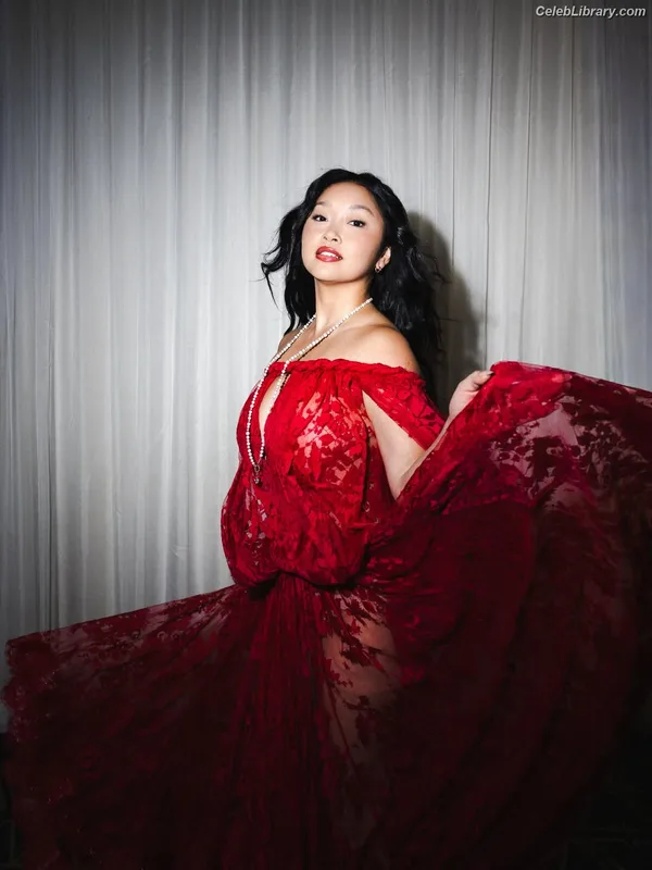 Lana Condor photo 4 of 492