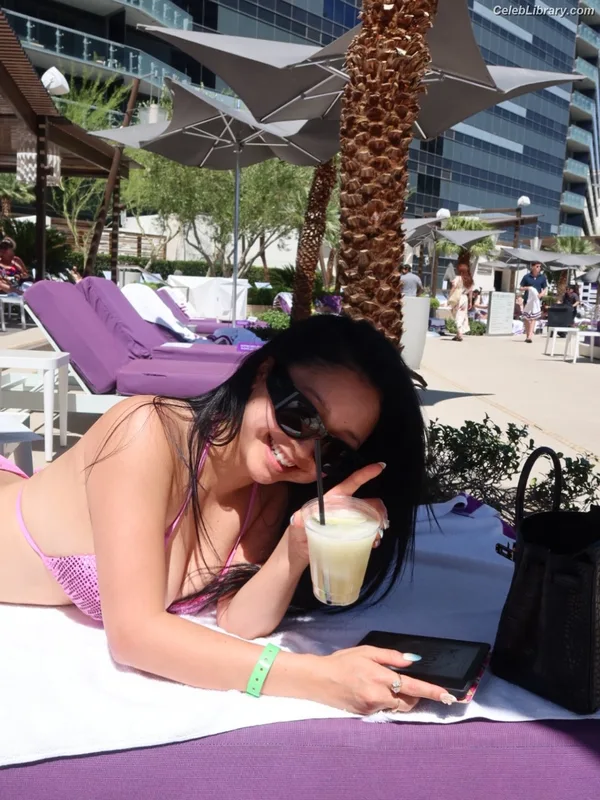 Lana Condor photo 8 of 492