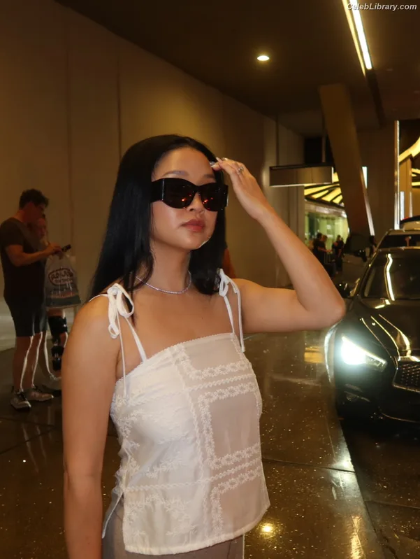 Lana Condor photo 9 of 492