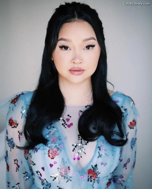 Lana Condor photo 12 of 492