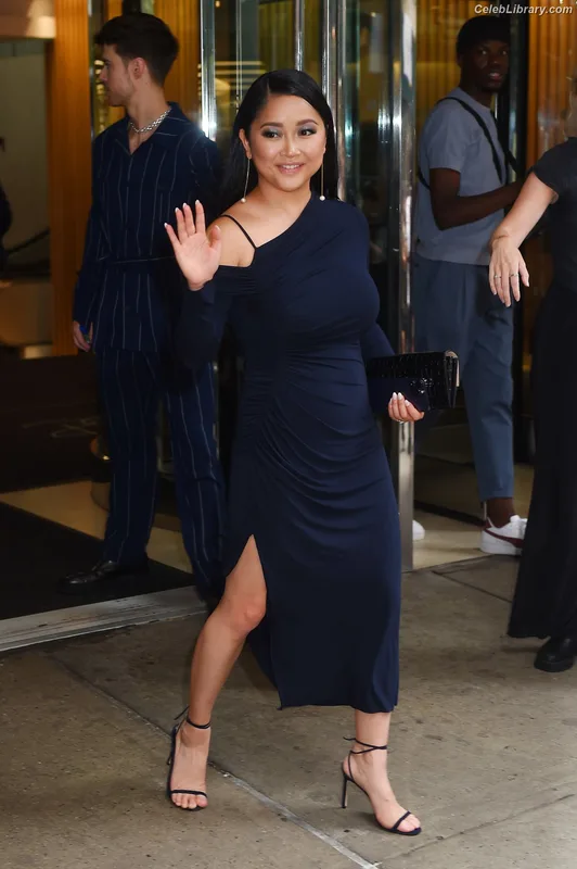 Lana Condor photo 14 of 492
