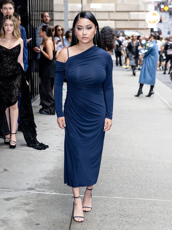 Lana Condor photo 17 of 492