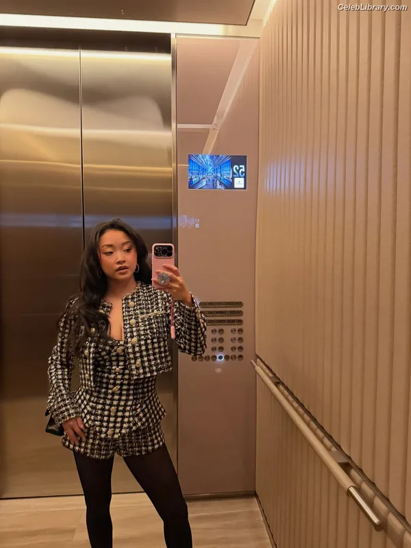 Lana Condor photo 24 of 492