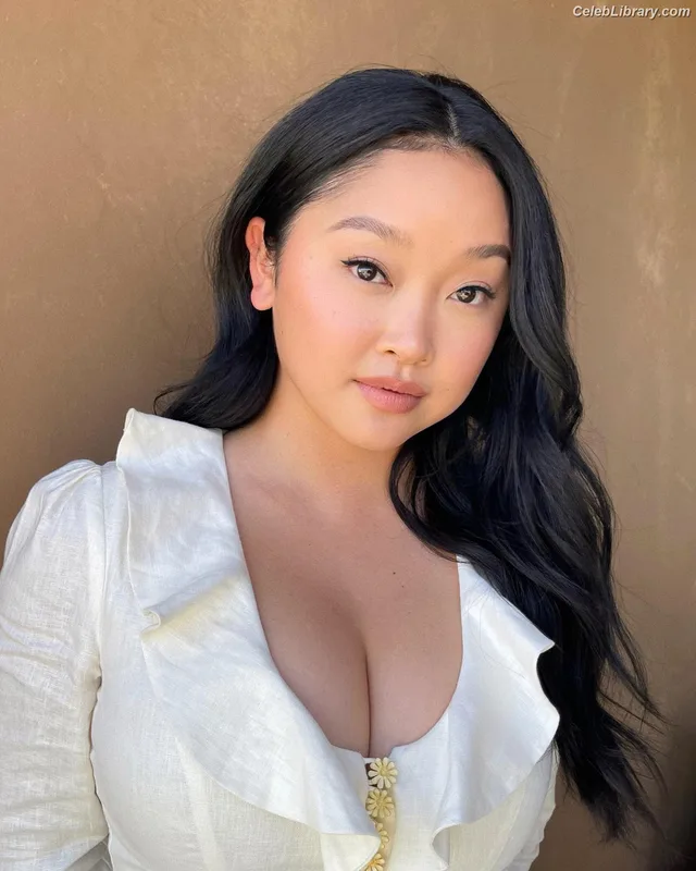 Lana Condor photo 4 of 492