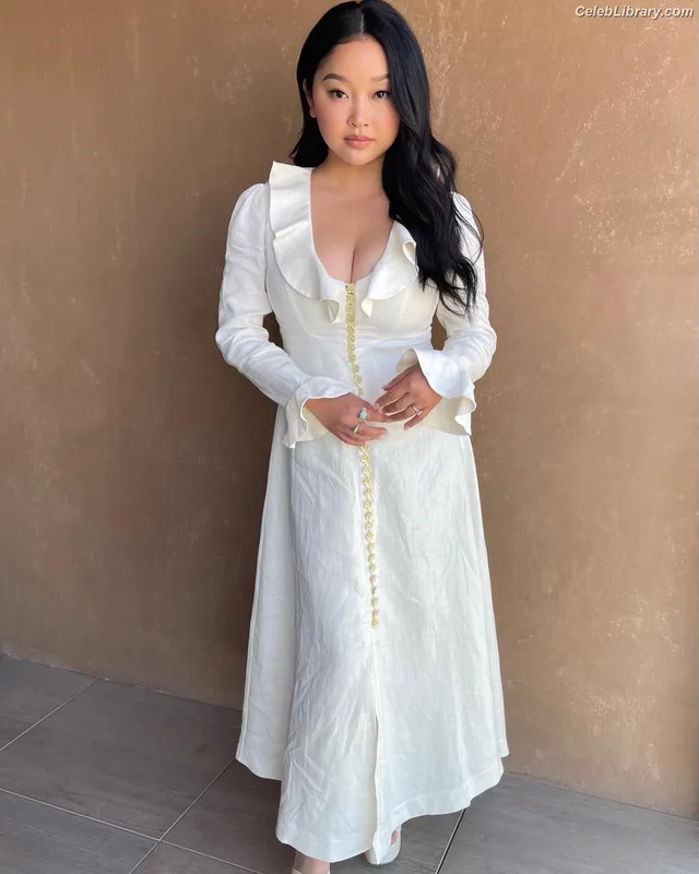 Lana Condor photo 5 of 492