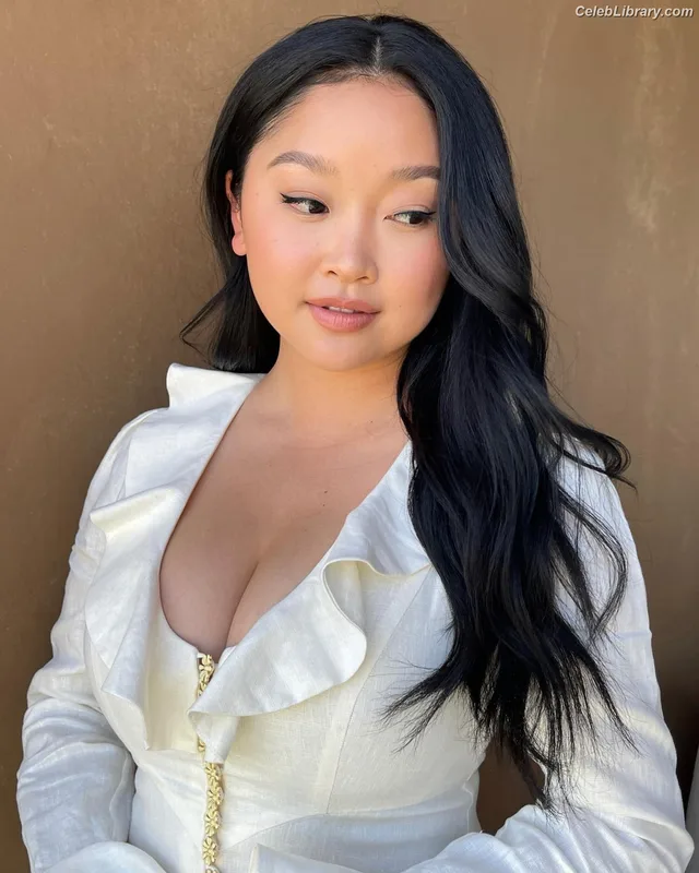 Lana Condor photo 6 of 492