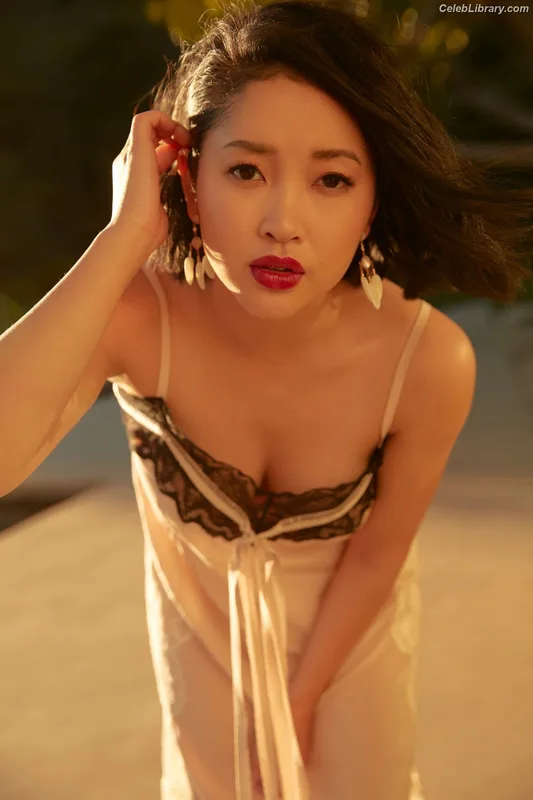 Lana Condor photo 7 of 492
