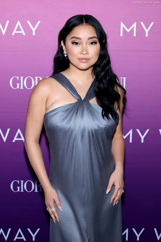 Lana Condor photo 8 of 492